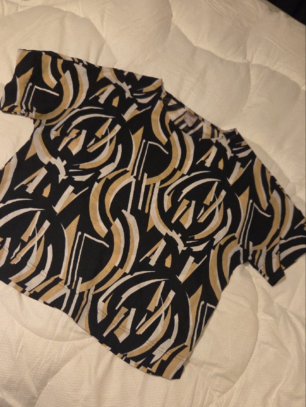 Chico's Black and Tan Geometric Short Sleeve - Picture 3 of 8